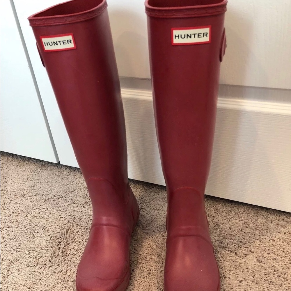 Rarely worn Hunter red original tall boots.Sz8